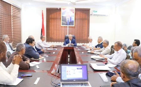 الوزير الشرجبي يناقش تنمية الإيرادات وتحديات قطاع المياه والصرف الصحي في المحافظات