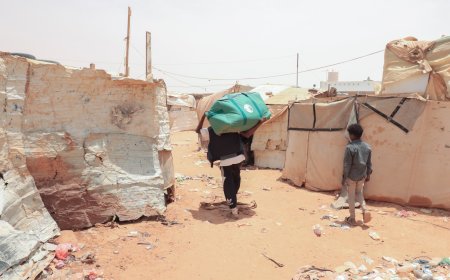 مركز الملك سلمان للإغاثة يوزع مساعدات إيوائية طارئة للأسر المتضررة اثر حريق بخيام النازحين بمنفذ الوديعة