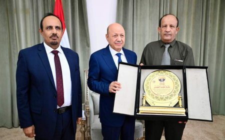 رئيس مجلس القيادة يستقبل البعثة الوطنية لمنتخبي كرة القدم للناشئين والكرة الطائرة للشباب