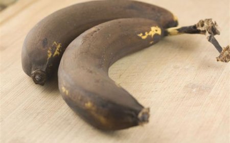 ماذا يحدث لجسمك عند تناول الموز بعد اسمرار قشرته؟
