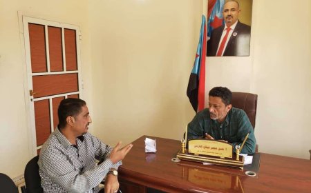 رئيس انتقالي أبين يطلع على سلسلة البرامج المجتمعية لإذاعة هنا أبين