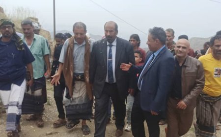 وكيل وزارة الداخلية يفتتح طريق الشهيد خالد يحيى منطقة مشالة يافع 