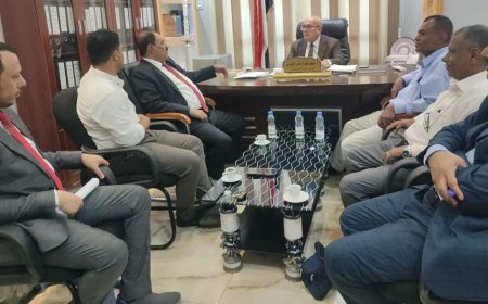 وزير الإدارة المحلية يناقش مع محافظ الضالع تعزيز تنمية الموارد المالية للمحافظة