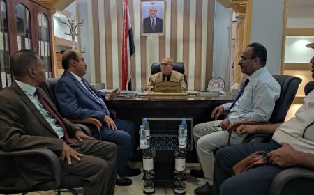 الوزير الأغبري يلتقي محافظ محافظة اب