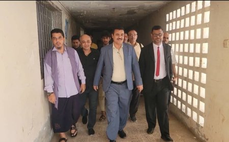 مدير عام المنصورة يطلع على الإستعدادات لتنفيذ مشروع هدم وإعادة بناء مبنى الرعاية الصحية الأولية بعدن