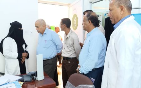 البيشي والعولقي يتفقدان مركزيين صحيين في منطقة الزحف الأحمر بالبريقة