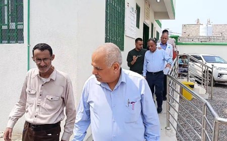 البيشي و العولقي يتفقدان مركزيين صحيين في منطقة الزحف الأحمر بالبريقة 