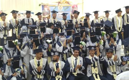 كلية الإدارة والاقتصاد جامعة أبين تحتفل بتخرج الدفعة الأولى من طلابها وطالباتها دفعة "الشهيد عبداللطيف السيد" قسم محاسبة