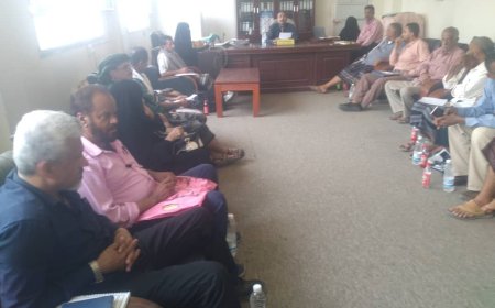 مدير عام تربية أبين يترأس اجتماعا لمدراء التربية بالمديريات وإدارات مكتب المحافظة