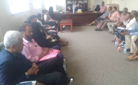 مدير عام تربية أبين يترأس اجتماع لمدراء التربية بالمديريات وادارات مكتب المحافظة 