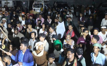 وقفة سلمية حاشدة في الديس الشرقية مؤيدة لمطالب حضرموت المشروعة