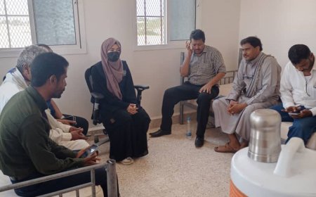 مدير عام مديرية رضوم والمسؤولة عن القطاع الصحي في المنظمة الدولية للهجرة يتفقدان الوحدة الصحية في منطقة الجويري