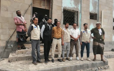 مدير صحة البريقة وفريق منظمة إنترسوس يزوران الوحدة الصحية بمنطقة قعوة ويستأنفان عمل العربة الصحية