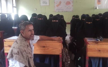 مدير عام يهر ونائبه ومدير التربية يدشنون بداية العام الدراسي الجديد في ثانوية عبدالمحسن اليهري يافع 