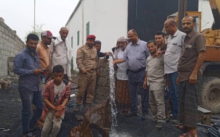 مأمور مديرية الضالع ومدير مؤسسة المياه يدشنان الضخ التجريبي لمشروع مياه بئر سناح