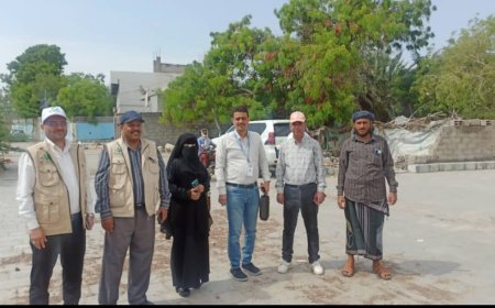 مدير عام زنجبار يتسلم مشروع الرصف الحجري للشارع المتفرع من شارع الزراعة والأزقة المحاذية بمنطقة الصرح من الجهة المنفذة.