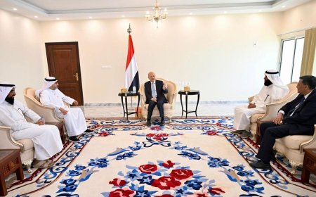 رئيس مجلس القيادة يشيد بدور الكويت ومؤسساتها الخيرية في تخفيف معاناة الشعب اليمني   