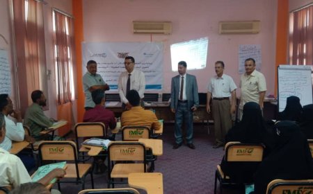 مدير عام مكتب الصحة بلحج ومدير عام إدارة الجودة بالوزارة يدشنان دورة مكافحة العدوى والتخلص من النفايات الطبية
