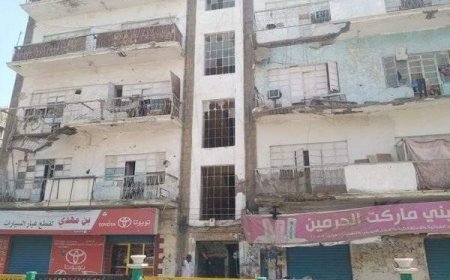 عدن: سقوط “بلكونة” يؤدي بحياة عامل اثناء صيانتها وإصابة آخرين بالمعلا