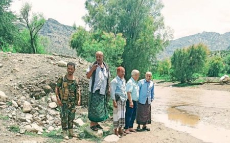 رئيس انتقالي الضالع يتفقد أضرار السيول في طريق منطقة أعمور ويوجه مكتب الأشغال بسرعة إصلاحها 