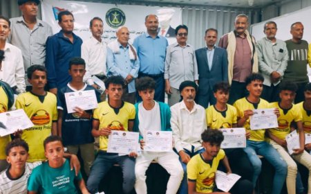 انتقالي المحافظة والسلطة المحلية بمديرية الضالع يكرمان الفائزين بالمسابقة الثقافية والرياضية لبطولة أبطال المحافظات