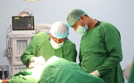 برعاية المحرّمي.. بدء إجراء العمليات الجراحية بالمخيم الطبي في مستشفى عدن التعاوني الخيري