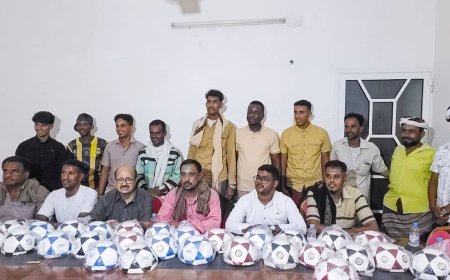 حضرموت الجامع بالشحر يقدم دعمًا عينيًا للفرق الرياضية الشعبية