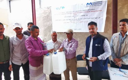بدعم من اليونسيف.. مكتب الصحة بالحصين يدشن توزيع السلل الصحية لمرضى الكوليرا عبر الهيئة الطبية الدولية
