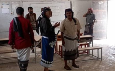 مدير عام جيشان يتفقد الاضرار الناتجه عن الأمطار بالمجمع التربوي