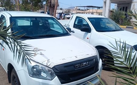 أشغال عدن يوفر سيارتين لمتابعة أعمال صيانة الإنارة 