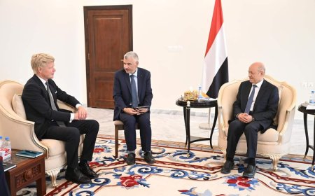 رئيس مجلس القيادة يستقبل في عدن المبعوث الخاص للأمم المتحدة