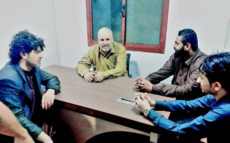 قائد شرطة كريتر يستقبل القيادي محمد الصولبة