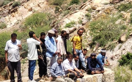 مدير عام الحصين يتفقد الحاجز المائي بمنطقة لكمة النوب