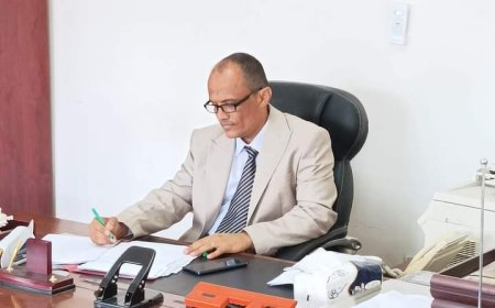 بداية جديدة أ. رمزي العطفي في أول يوم كمدير عام لمؤسسة مطابع الكتاب المدرسي بعدن