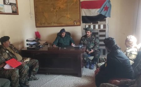 بتوجيهات من مدير أمن لحج.. قائد المنطقة الأمنية الرابعة لمديريات يافع يتفقد سير العمل في إدارة أمن لبعوس وشرطة أكتوبر