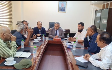 في اجتماع برئاسة نائب المحافظ: تشكيل لجنة لمعالجة تصريف مياه الأمطار ومنع البناء في أراضي محمية المملاح  بالعاصمة عدن