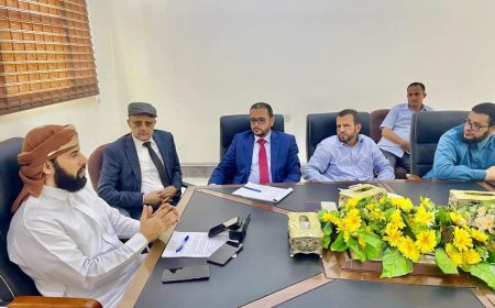 الدكتور مختار الرباش يترأس اجتماعًا لقيادة وموظفي قطاع الحج والعمرة بالعاصمة المؤقتة عدن