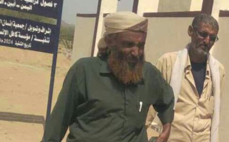 مدير تربية الوضيع يسلم مدير مدرسة الشهيد عبد الكريم مزمبر مفاتيح المبنى الجديد