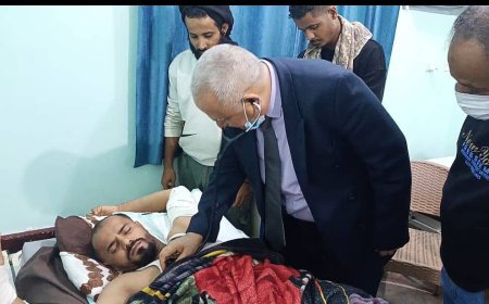 بتوجيهات لملس.. مدير عام الصحة بعدن يطمئن على أحوال المصابين من الانفجار في محطة الغاز بالمنصورة