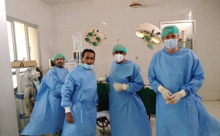 مدير مستشفى المحفد يطالب بسرعة افتتاح غرفة للعناية المركزة بعد استئناف العمليات الجراحية بالمستشفى