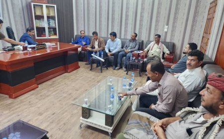 محافظ شبوة يناقش مع قيادة السلطة المحلية  برضوم جملة من القضايا الحيوية بالمديرية