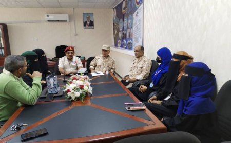 العميد ركن أكاديمي صالح  الردفاني، ركن التوجيه المعنوي بالمنطقة العسكرية الرابعة يلتقي قيادة  دائرة الخدمات الطبية للقوات المسلحة والامن الجنوبي في  مستشفى عبود العسكري.