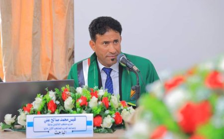 رئيس الاتحاد يهنئ الكابتن قيس محمد صالح لنيله الدكتوراه في التربية الرياضية