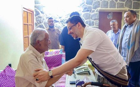 بن مبارك  يزور المناضل اللواء الركن احمد سالم عبيد