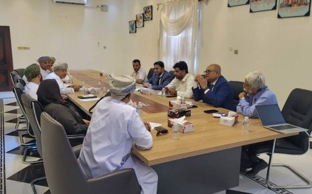بتكليف من الوزير السقطري ..فريق من وزارة الزراعة والأسماك يلتقي بوفد رسمي عماني لمناقشة الاشتراطات الصحية البيطرية لاستيراد و تصدير المواشي والمنتجات الحيوانية