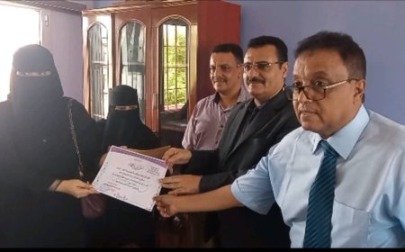 المقبلي والداؤودي يكرمان فتيات مخرجات محو الأمية المكتسحات بمعدلات عالية للثانوية العامة هذا العام