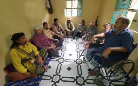 رئيس انتقالي أبين يزور رئيس نادي سرار الكابتن نصر سعيد عاطف ويطمئن على صحته