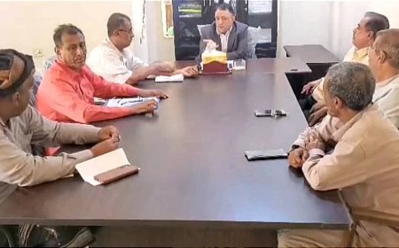 أمين عام محلي ابين يرأس اجتماعا يناقش تحصيل مستوى الايرادات