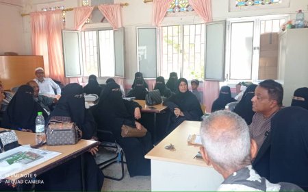 الدكتور عصام المقبلي يشيد بطاقمه الفني والإداري ويوزع مكافآت مالية رمزية