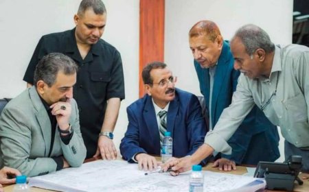 رئيس مجلس القضاء الأعلى يناقش مع محافظ عدن وهيئة العقارات تخصيص مساحة لإنشاء مجمع قضائي